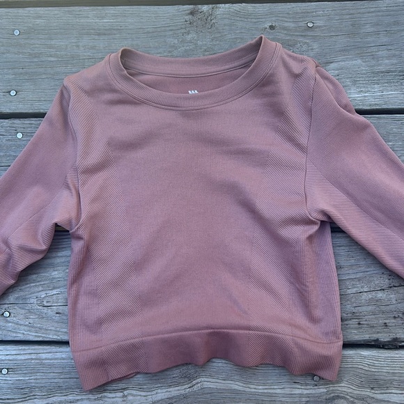 Tight light pink workout top - Picture 1 of 1